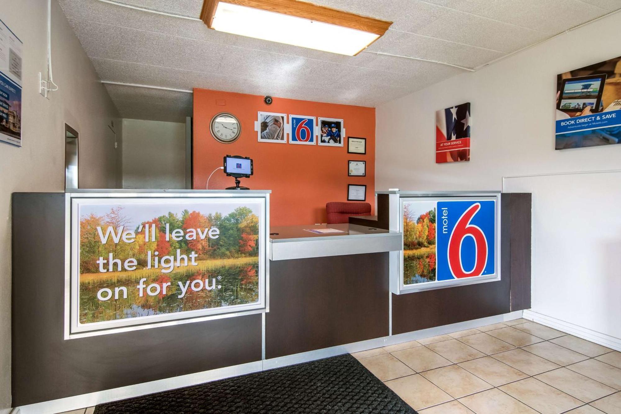 Motel 6-New Stanton, Pa Bagian luar foto