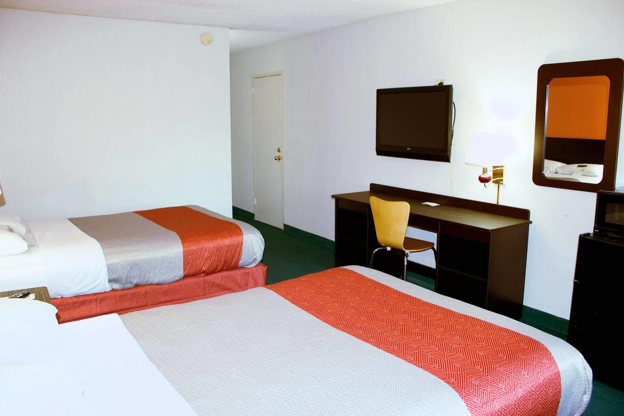 Motel 6-New Stanton, Pa Bagian luar foto