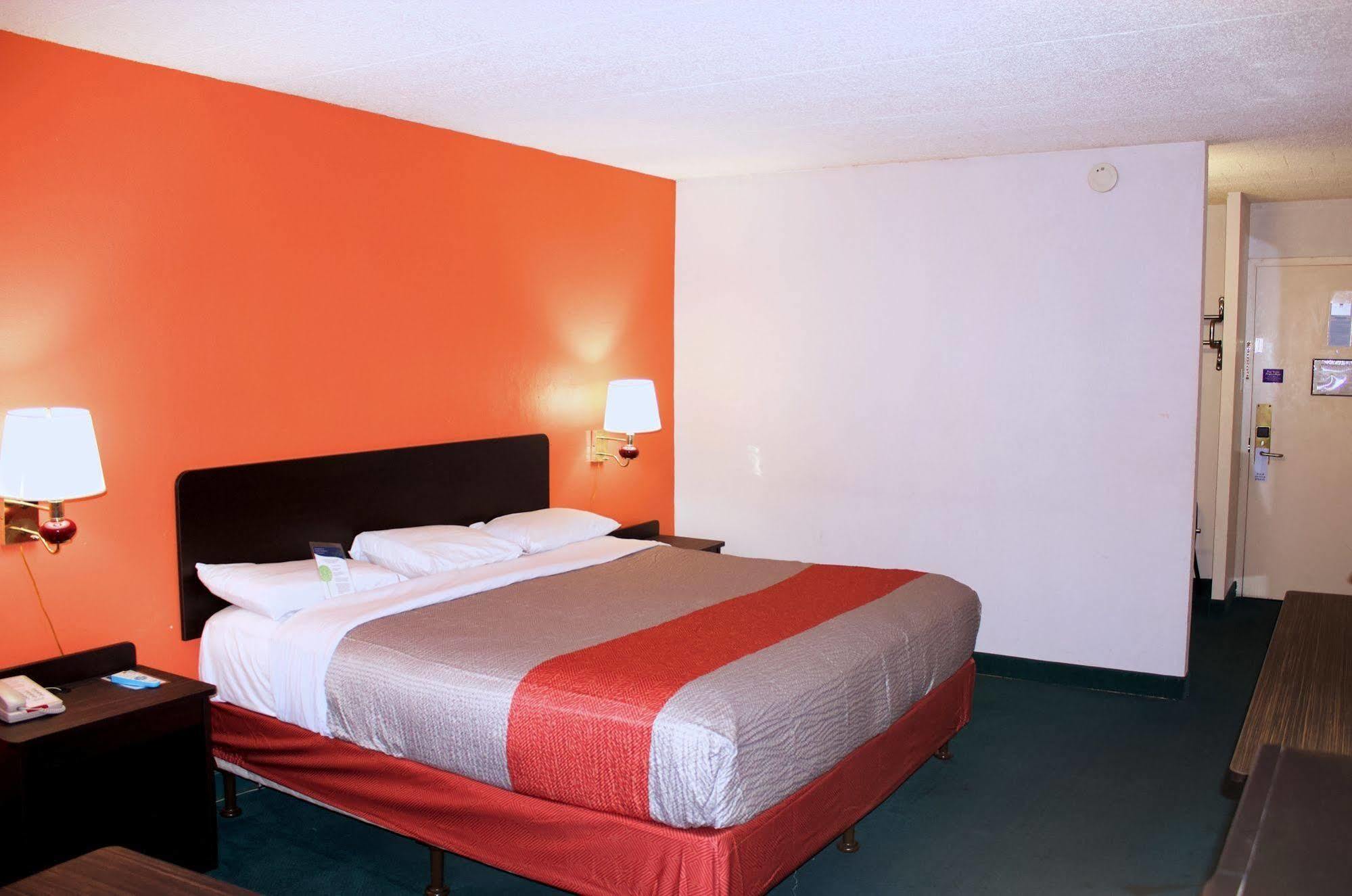 Motel 6-New Stanton, Pa Bagian luar foto