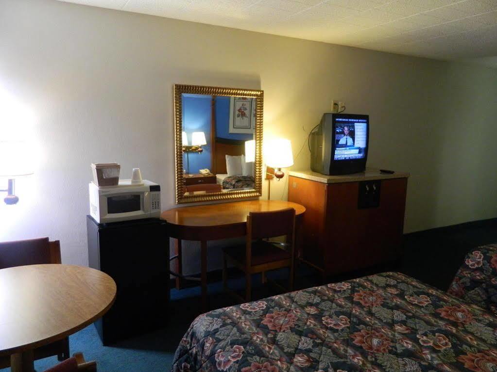 Motel 6-New Stanton, Pa Bagian luar foto