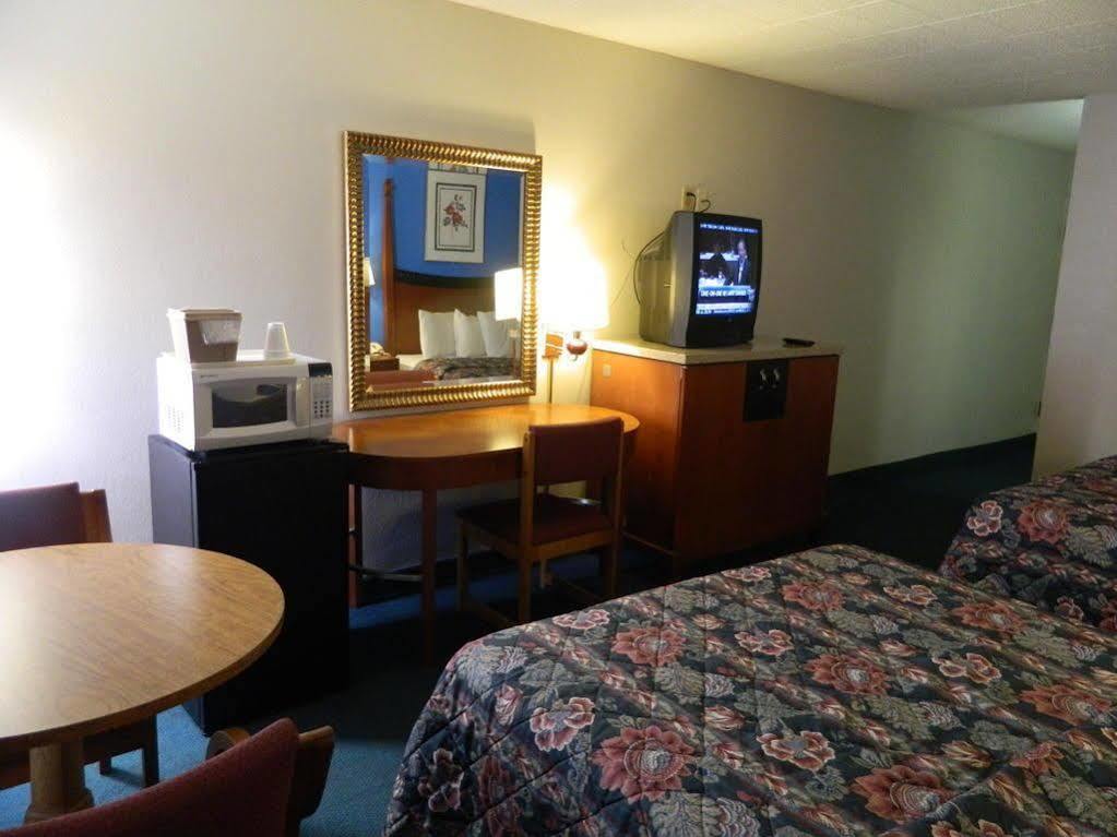 Motel 6-New Stanton, Pa Bagian luar foto